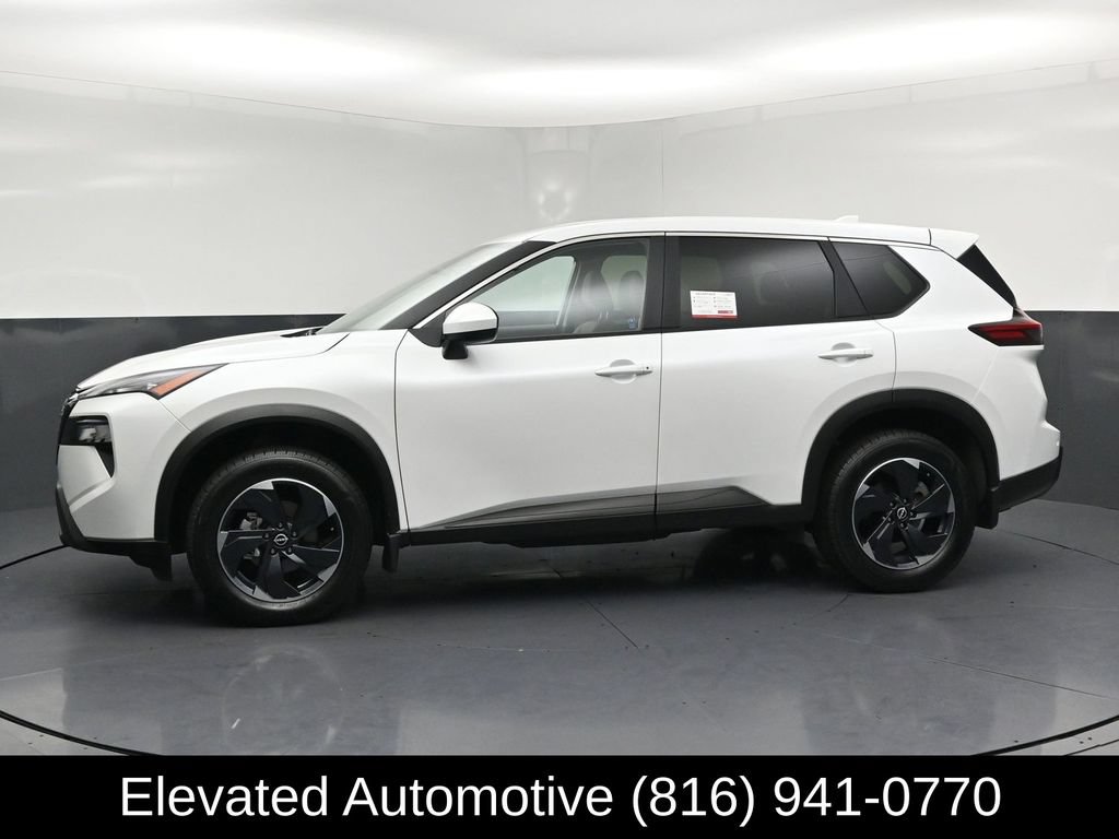 Used 2024 Nissan Rogue SV AWD/4WD image 2