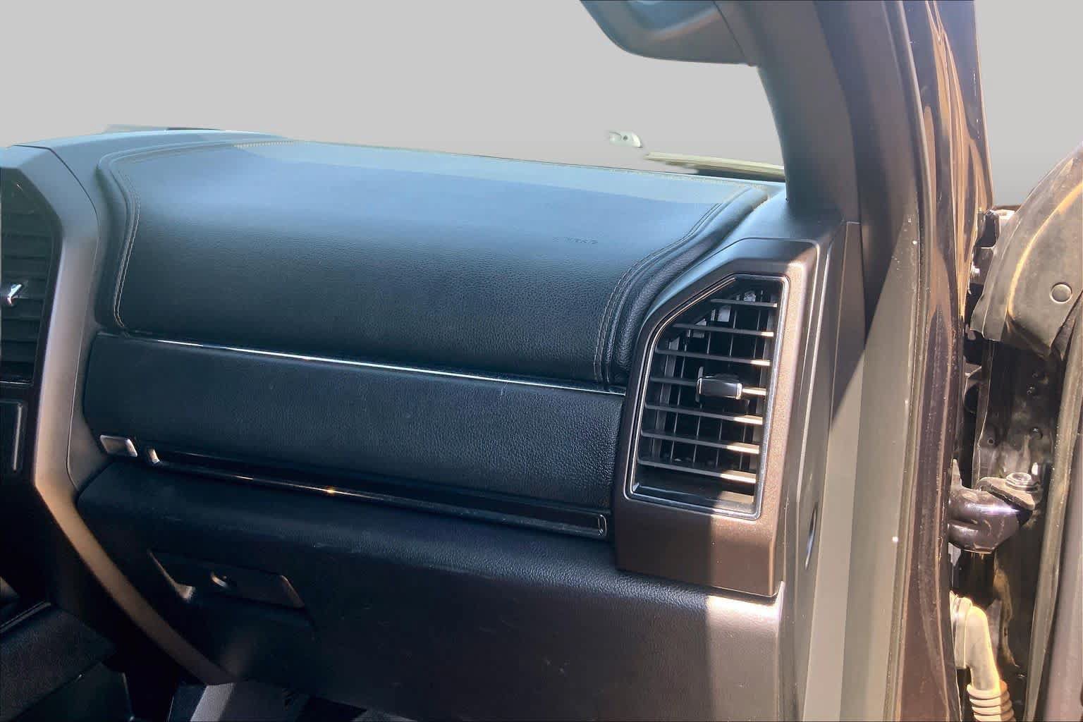 Used 2019 Ford Expedition Limited w/ Driver Assistance Package AWD/4WD image 19