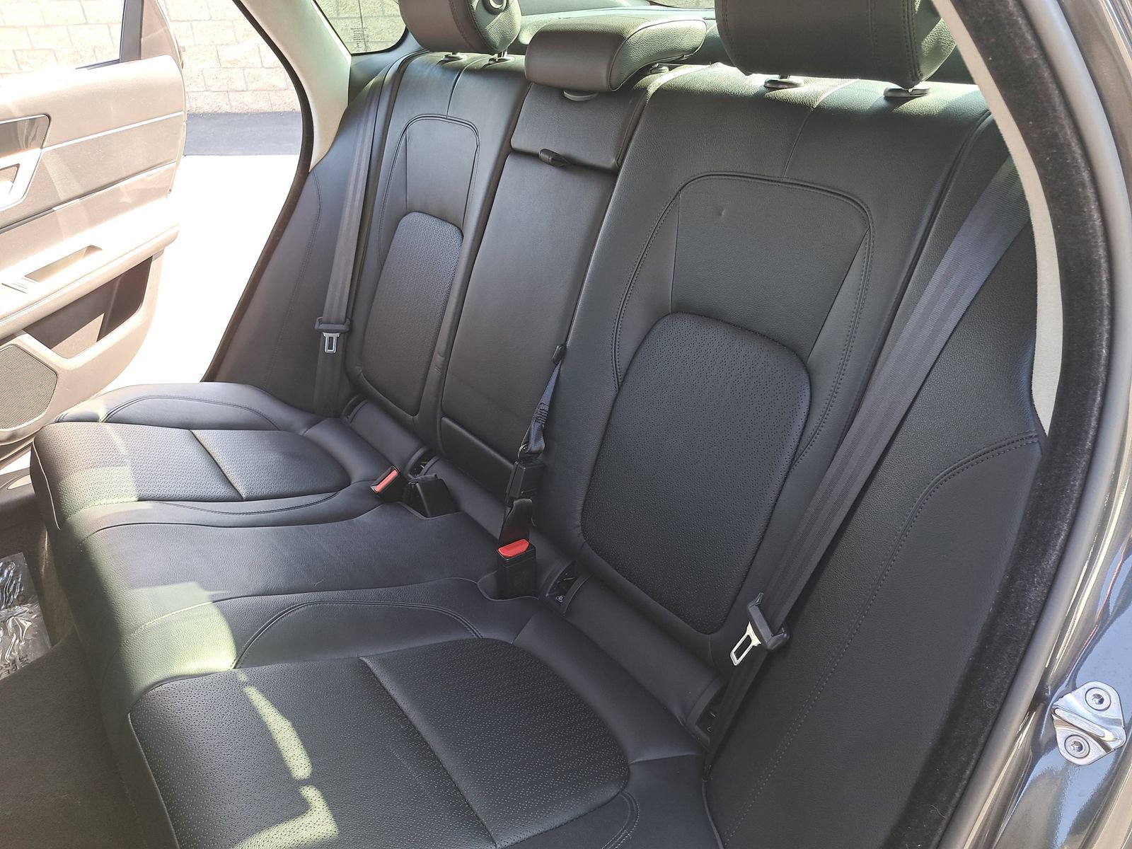 Used 2019 Jaguar XF Prestige image 14