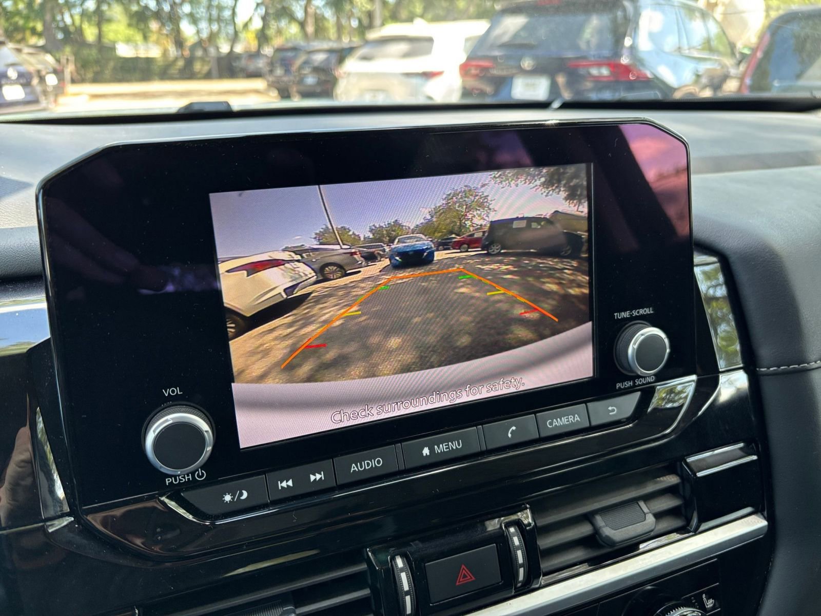 Used 2024 Nissan Pathfinder SV image 25