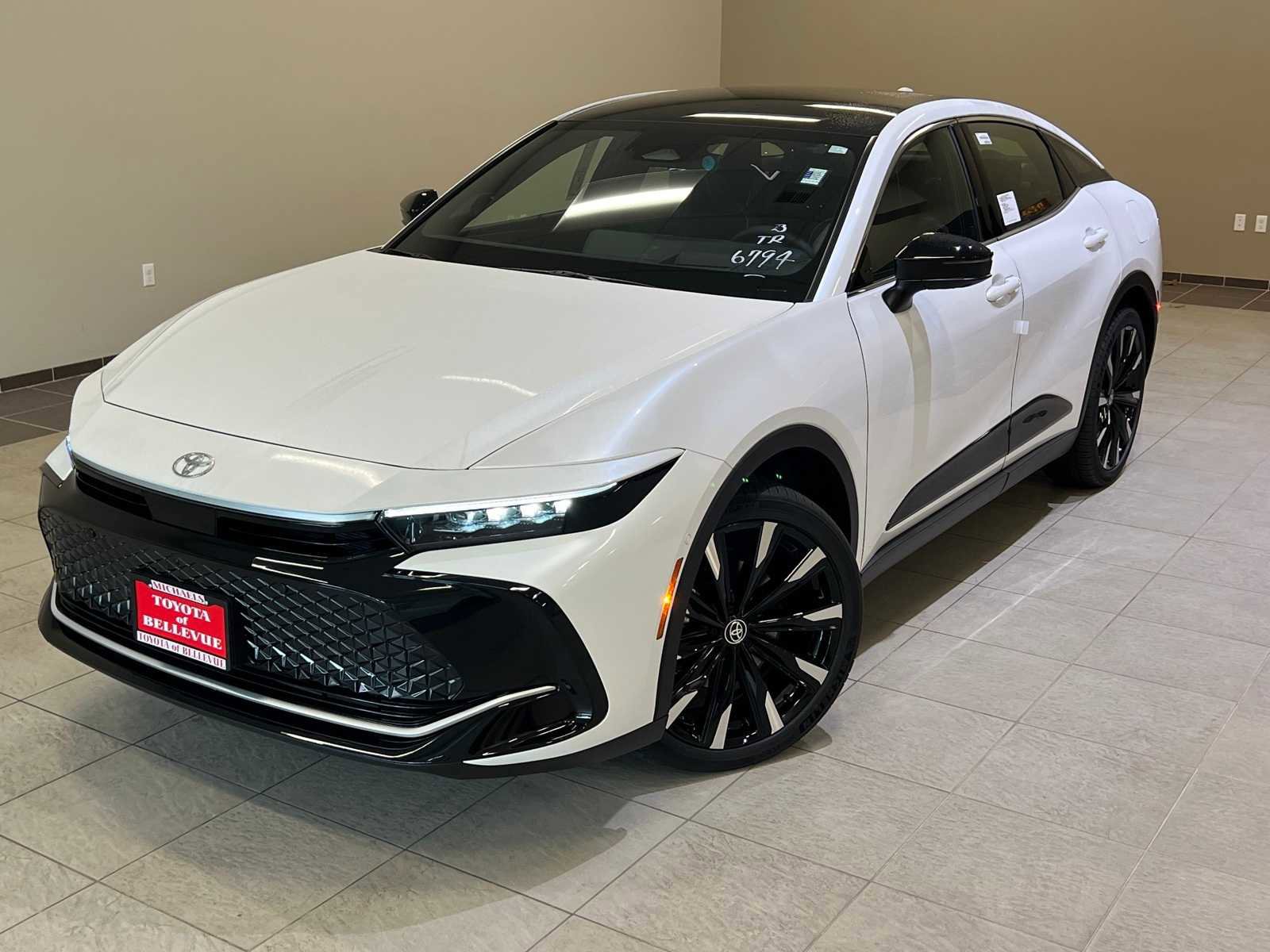 New 2026 Toyota Crown Platinum image 1