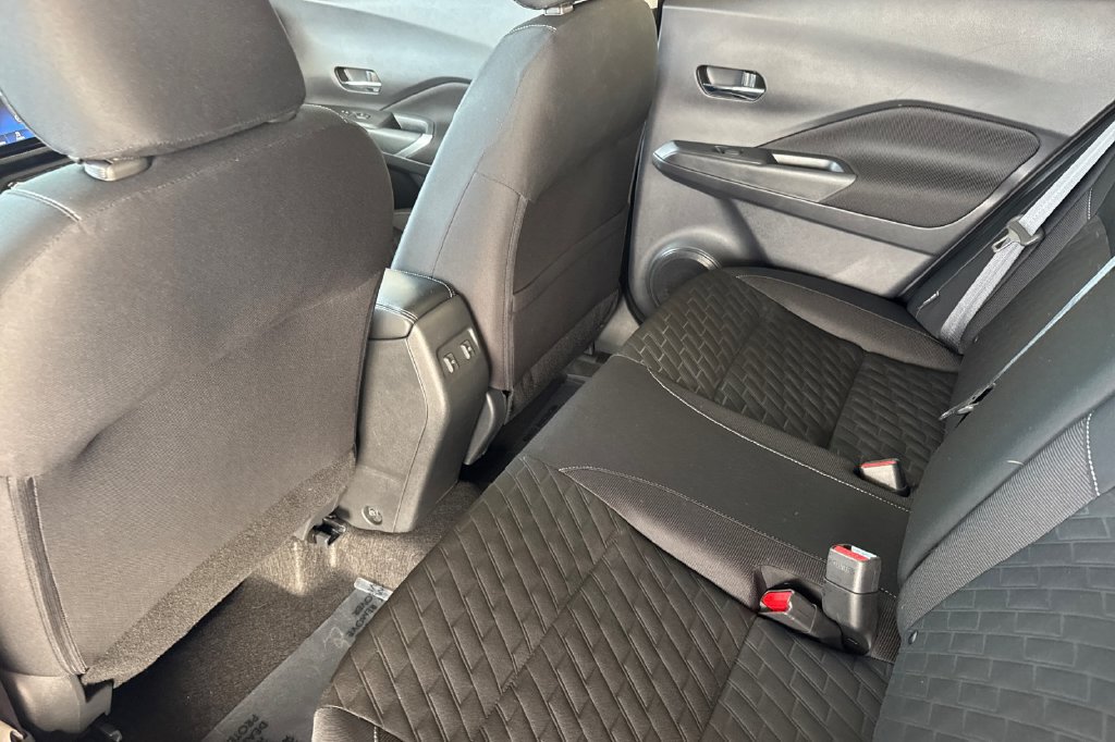 Used 2023 Nissan Kicks SV FWD image 11