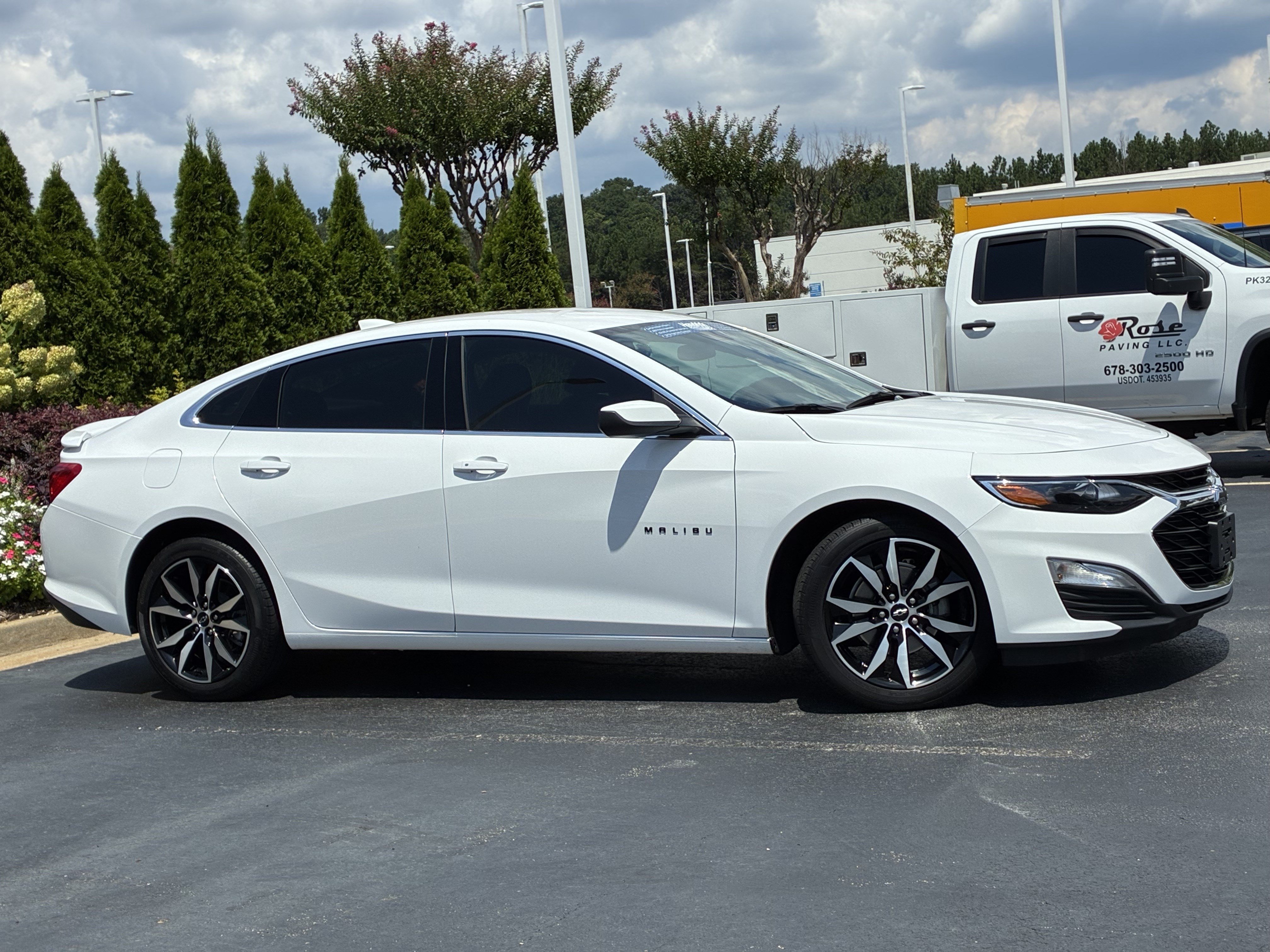 Used 2025 Chevrolet Malibu RS FWD image 3