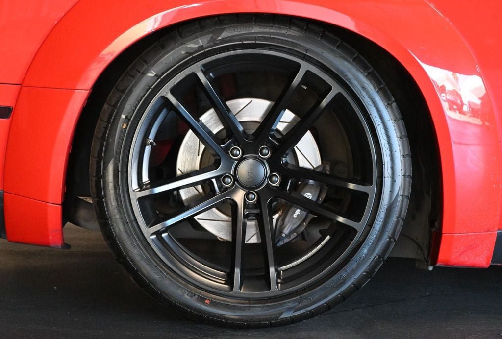 Used 2015 Dodge Challenger R/T Scat Pack w/ Leather Interior Group RWD image 9