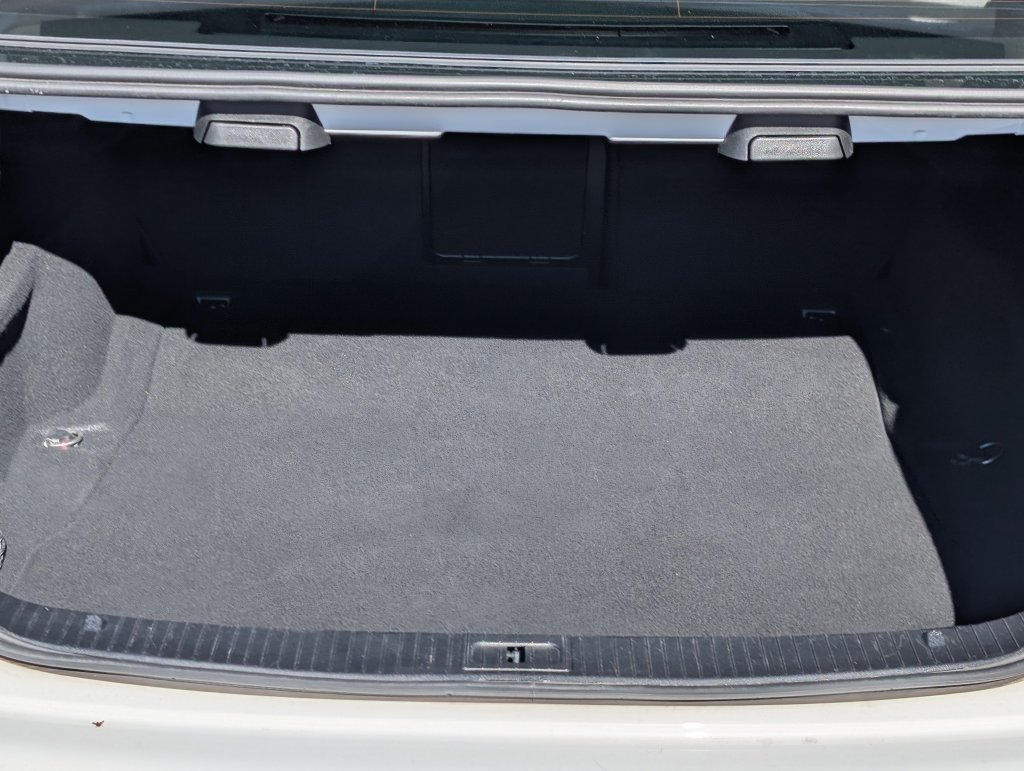 Used 2014 Mercedes-Benz E 350 4MATIC Sedan image 33