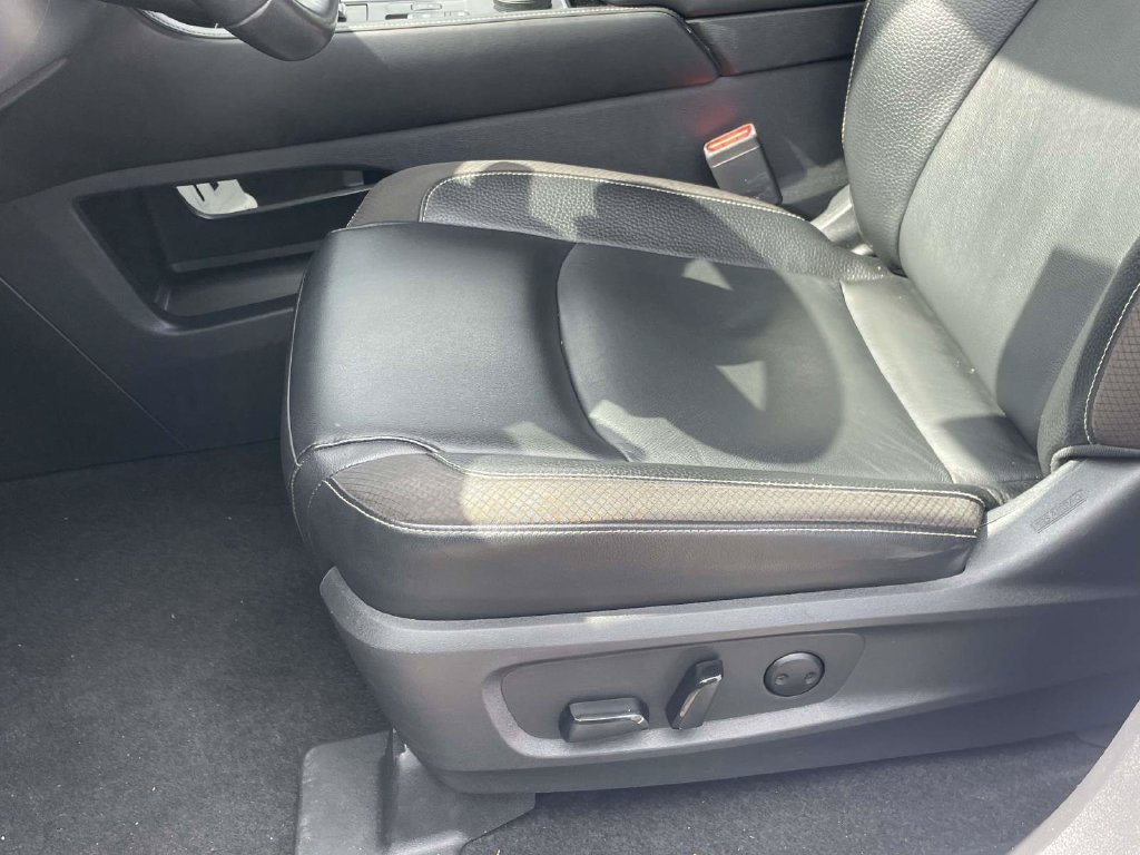 Used 2022 Nissan Pathfinder SL AWD/4WD image 16