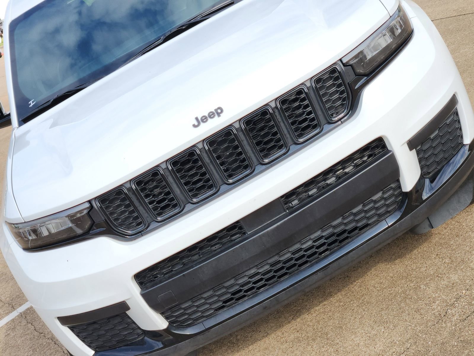 Used 2024 Jeep Grand Cherokee L Altitude AWD/4WD image 14
