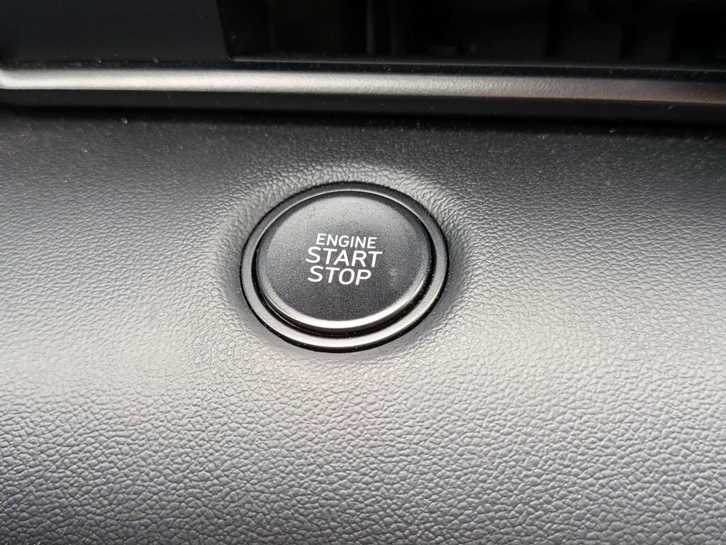 Used 2025 Hyundai Elantra Sport FWD image 26