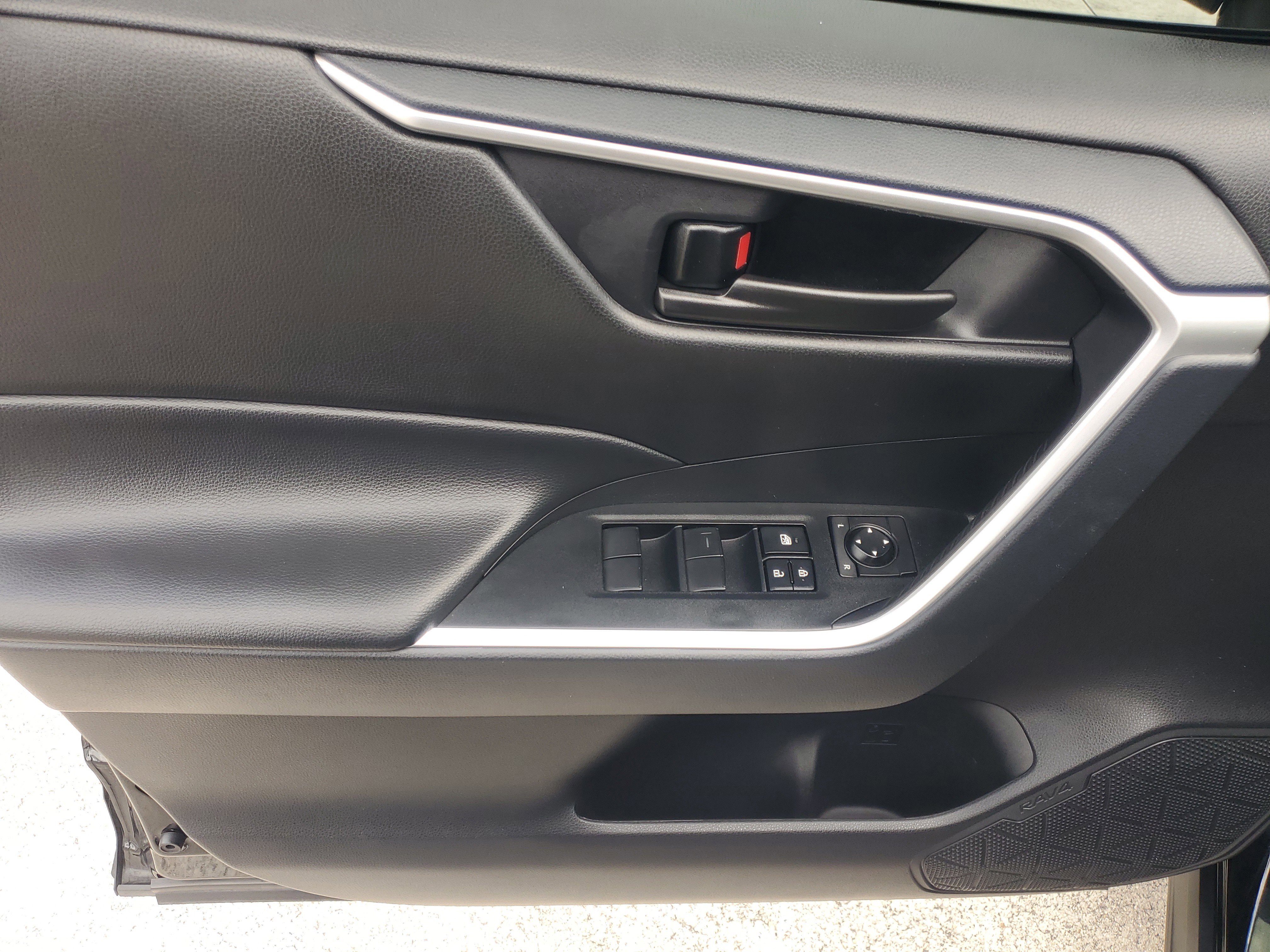 Certified 2024 Toyota RAV4 LE AWD/4WD image 18