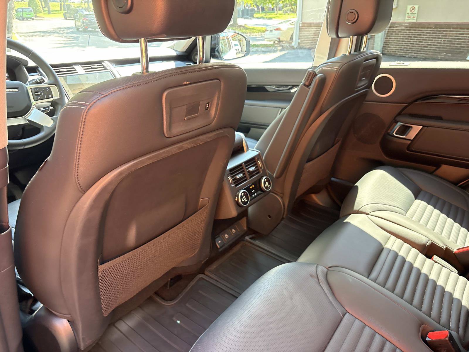 Used 2024 Land Rover Discovery S AWD/4WD image 32