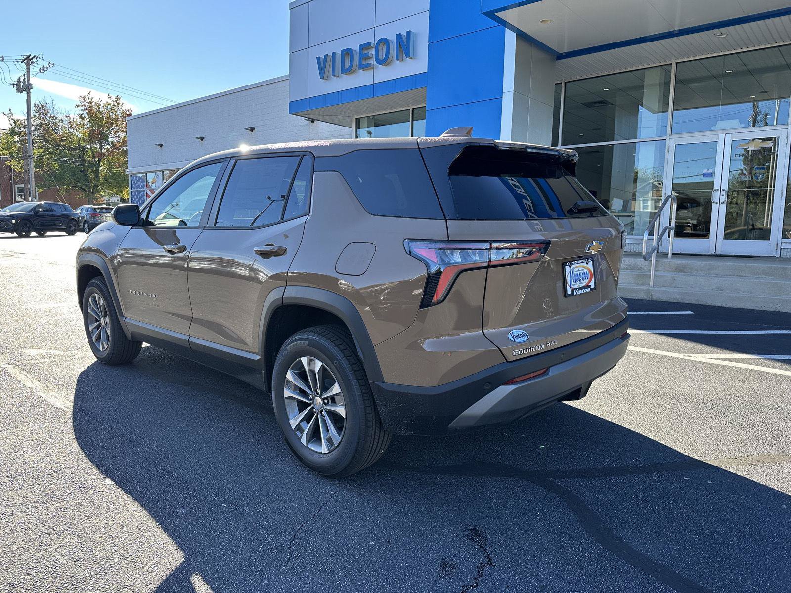 New 2027 Chevrolet Equinox LT w/ Convenience Package II AWD/4WD image 5