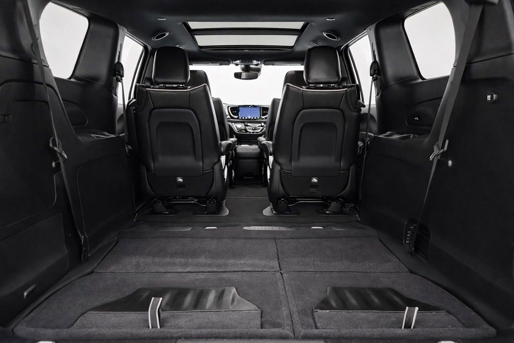 Used 2023 Chrysler Pacifica Limited w/ S Appearance Package image 12