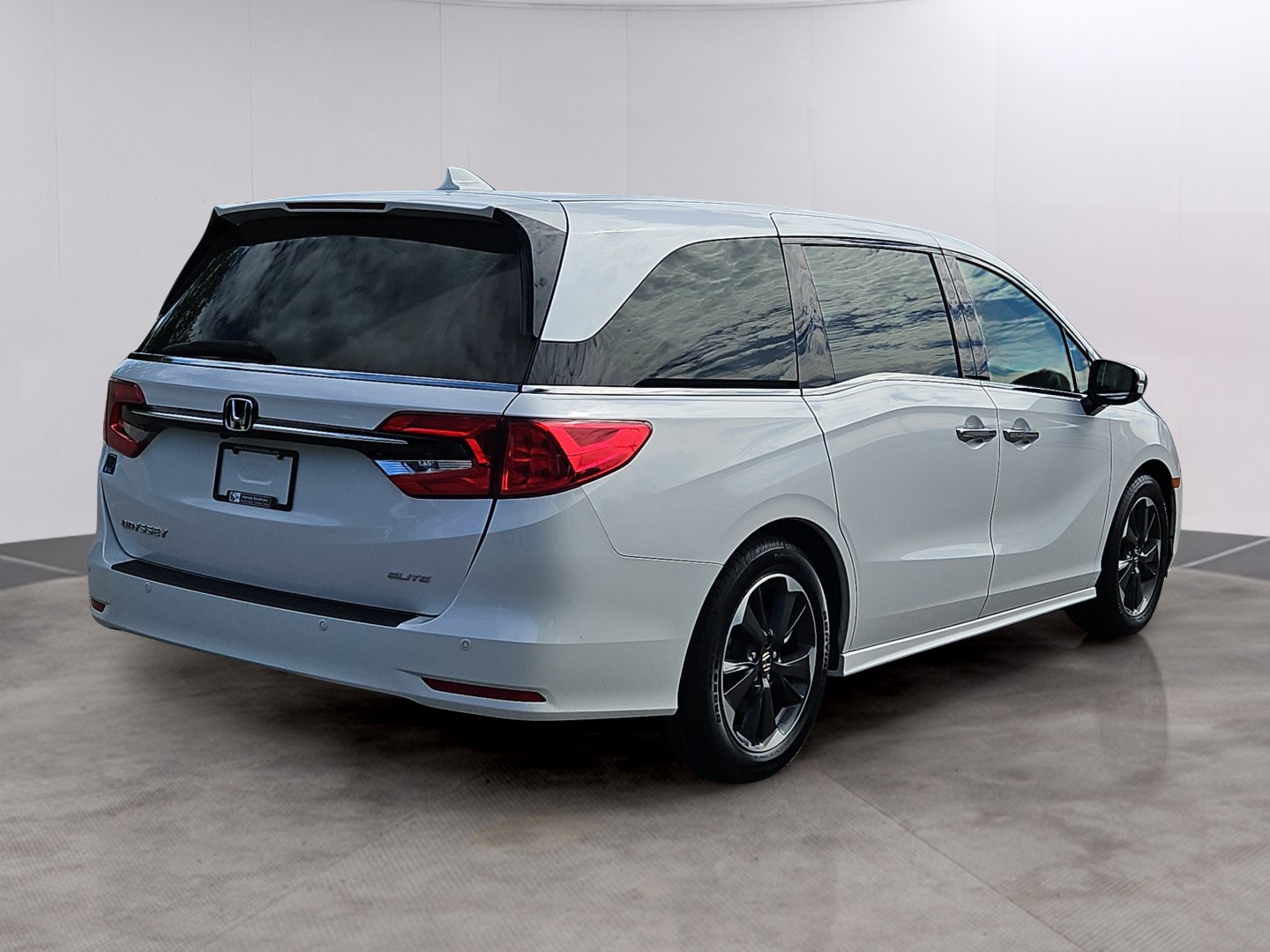 Certified 2024 Honda Odyssey Elite image 2