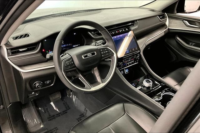 Used 2023 Jeep Grand Cherokee Limited AWD/4WD image 16