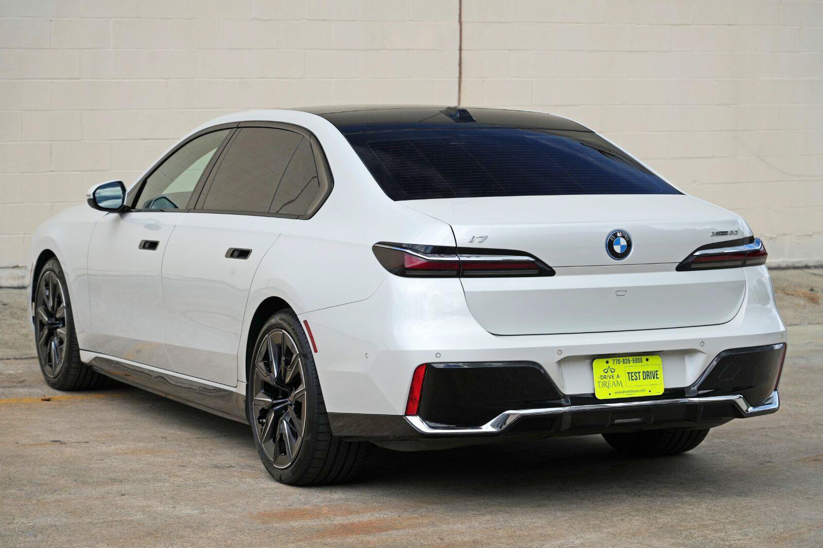 Used 2023 BMW i7 xDrive60 w/ Executive Package 2 AWD/4WD image 58