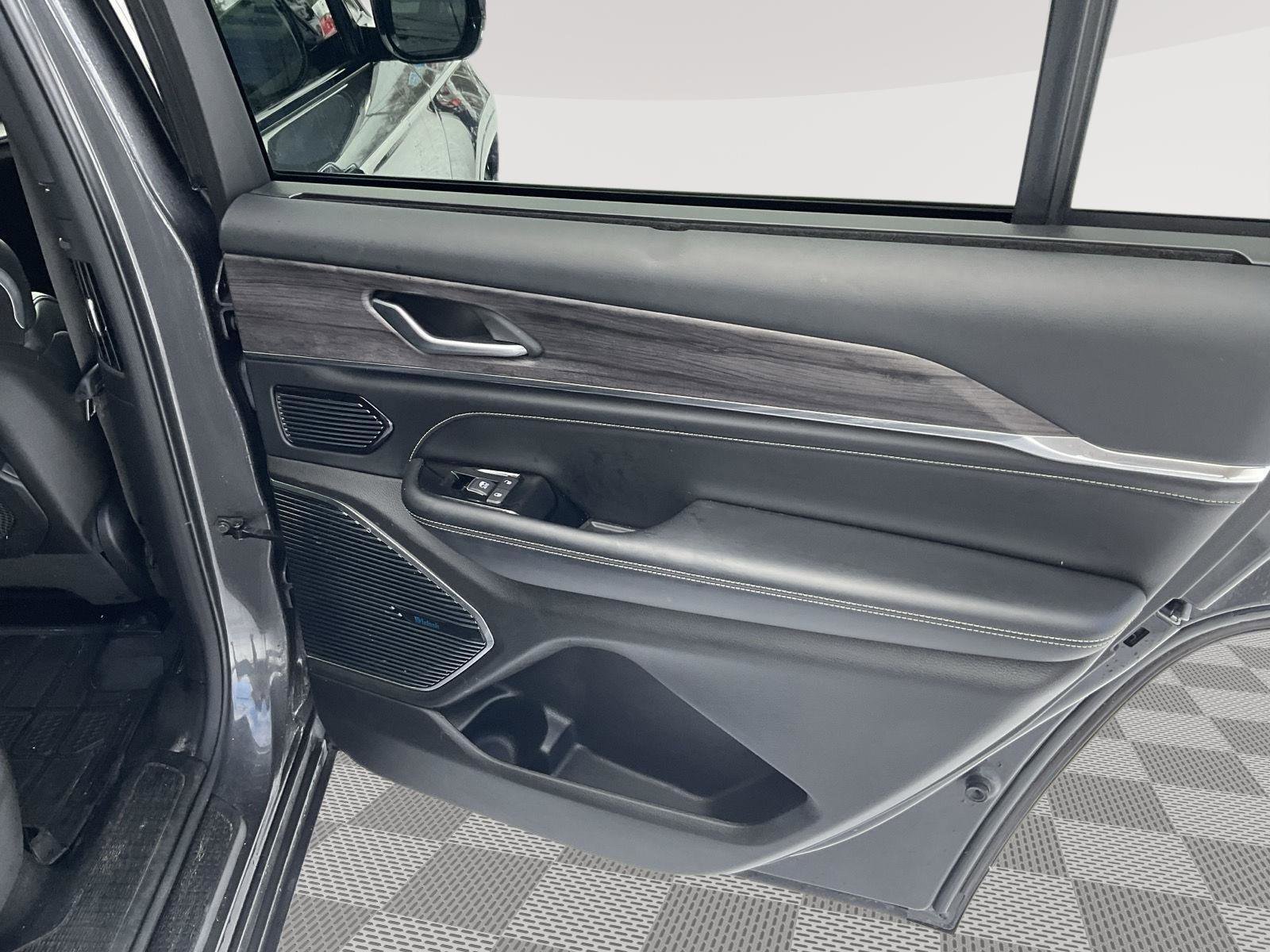 Used 2022 Jeep Grand Cherokee L Overland w/ Luxury Tech Group IV image 15