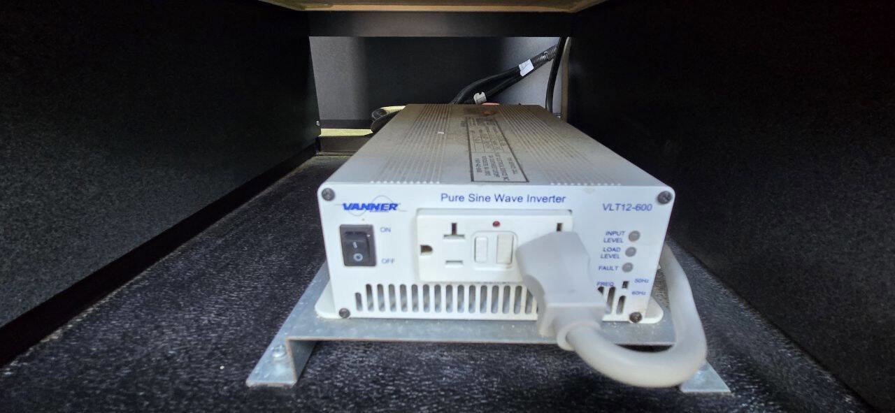 Used 2016 Ford Transit 150 XLT image 30