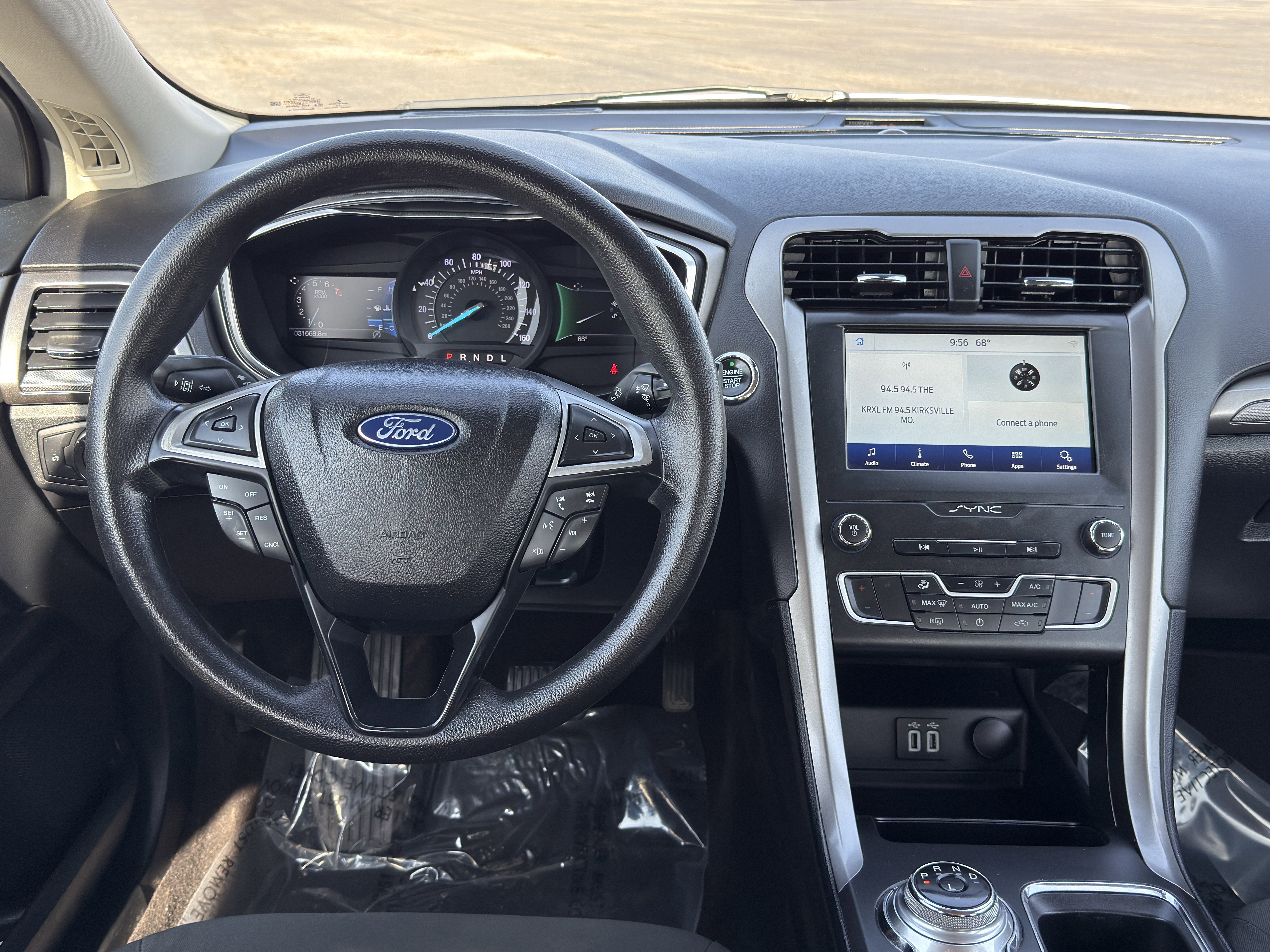 Used 2020 Ford Fusion SE image 23
