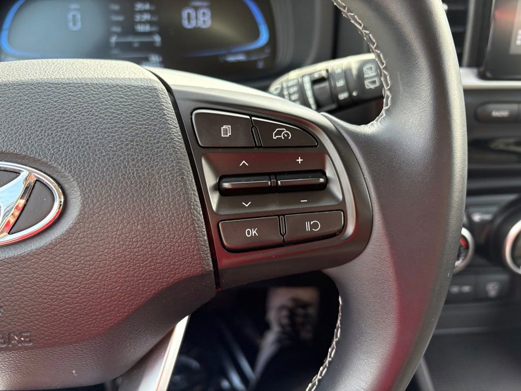 Used 2025 Hyundai Venue SEL FWD image 19