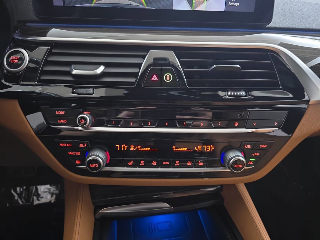 Used 2021 BMW 530e xDrive w/ M Sport Package AWD/4WD image 25