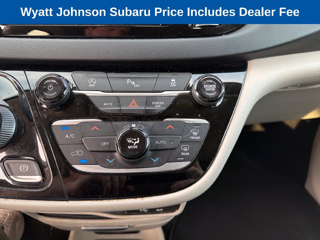 Used 2020 Chrysler Pacifica Touring FWD image 27