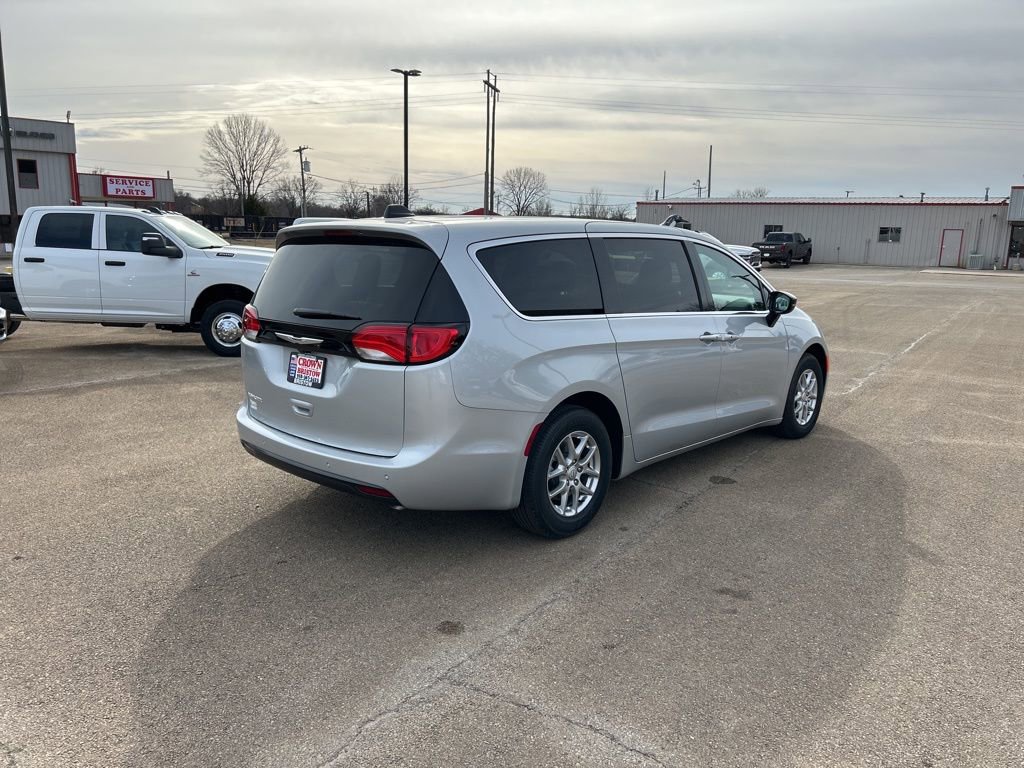 New 2026 Chrysler Voyager LX image 5