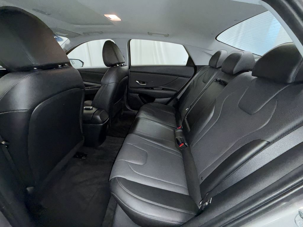 Used 2023 Hyundai Elantra Limited image 4