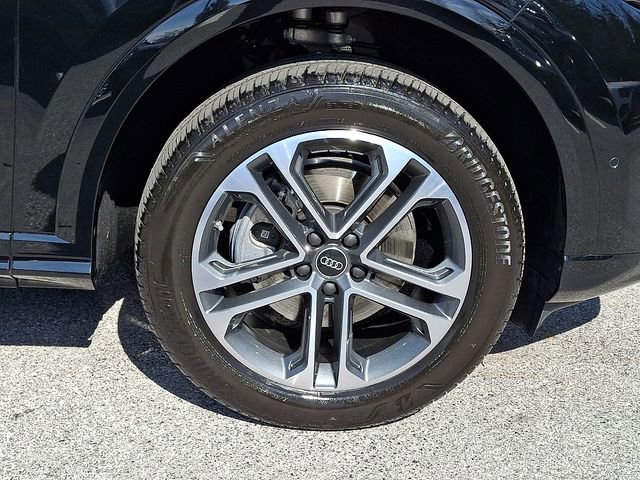 Certified 2025 Audi Q5 Premium w/ Convenience Package image 8