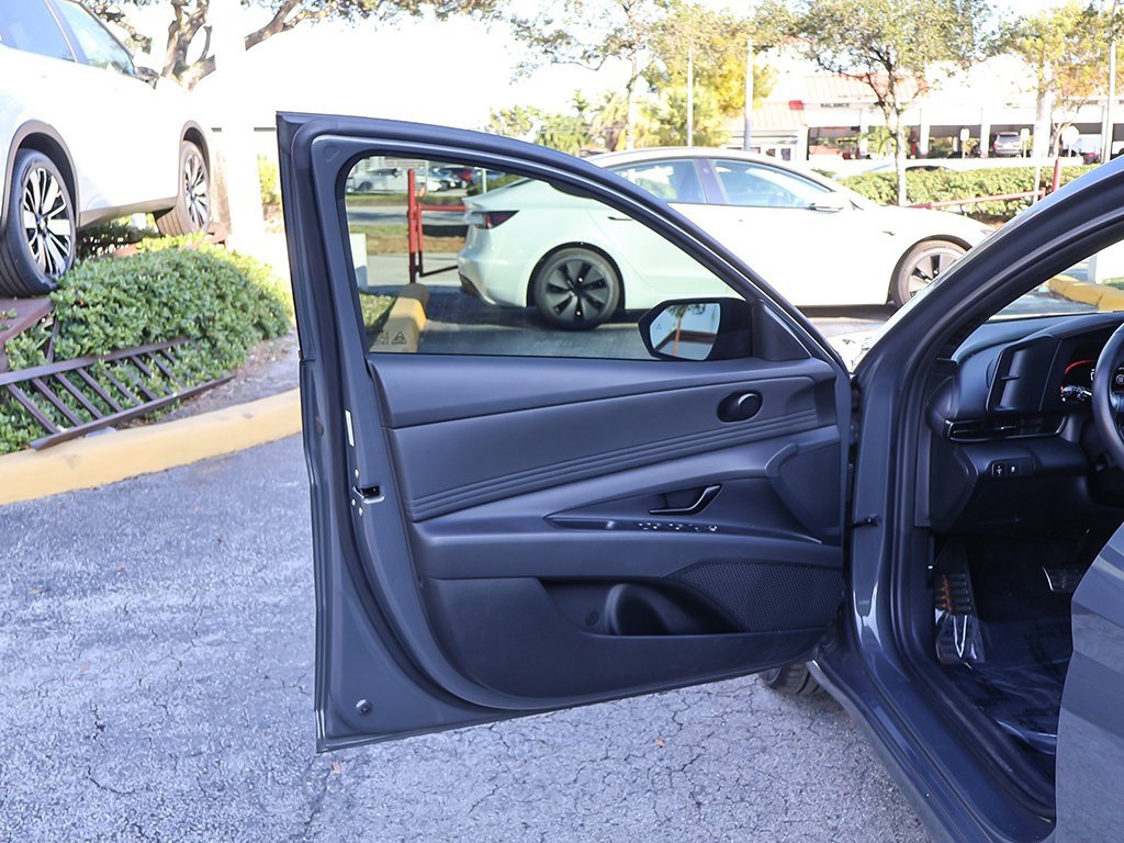 Used 2025 Hyundai Elantra Sport w/ Cargo Package image 17