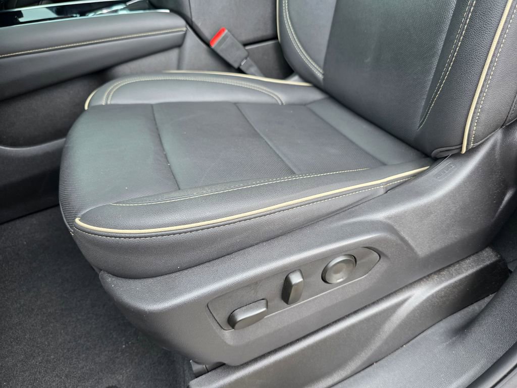 Used 2025 Chevrolet Tahoe Premier w/ Sun And Tow Package RWD image 12