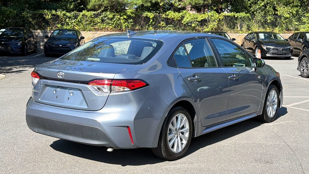 Used 2025 Toyota Corolla LE w/ LE Premium Package FWD image 4