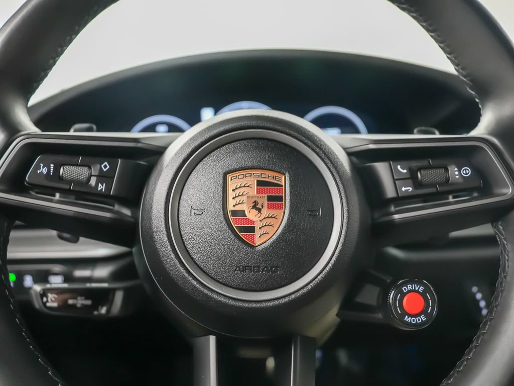 Used 2025 Porsche 911 Carrera RWD image 24