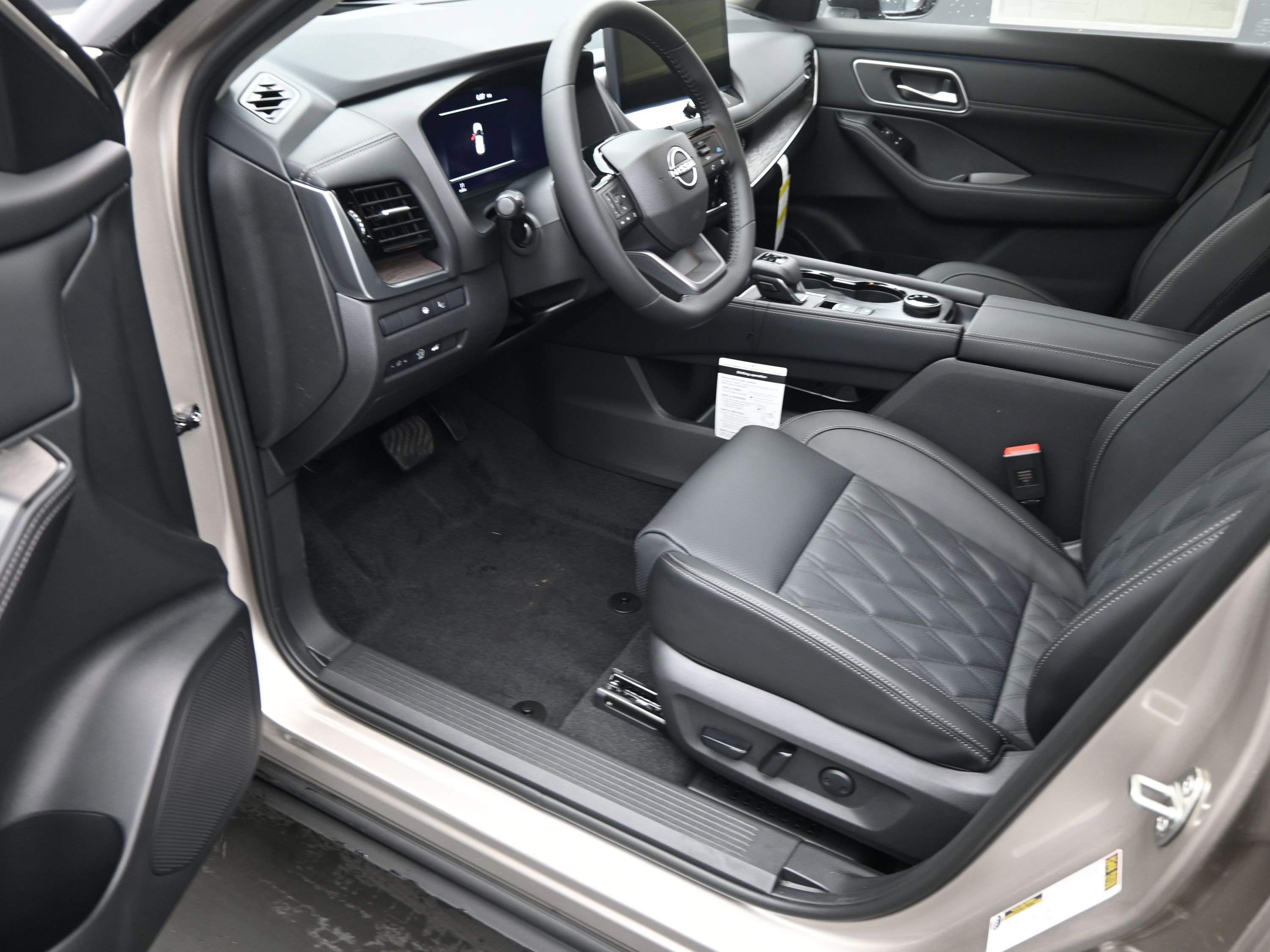 New 2026 Nissan Rogue Platinum image 12