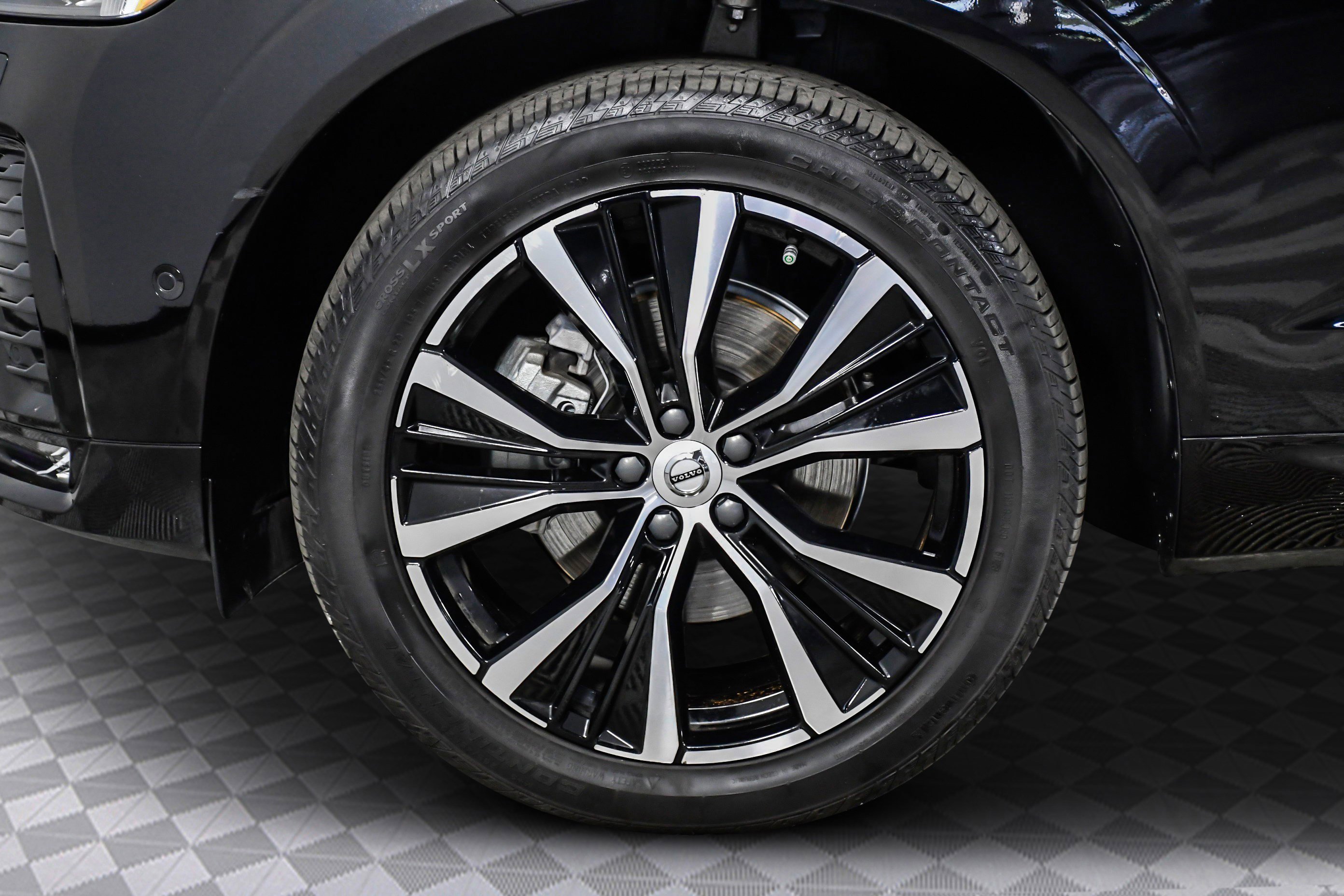 Used 2024 Volvo XC60 B5 Plus image 36