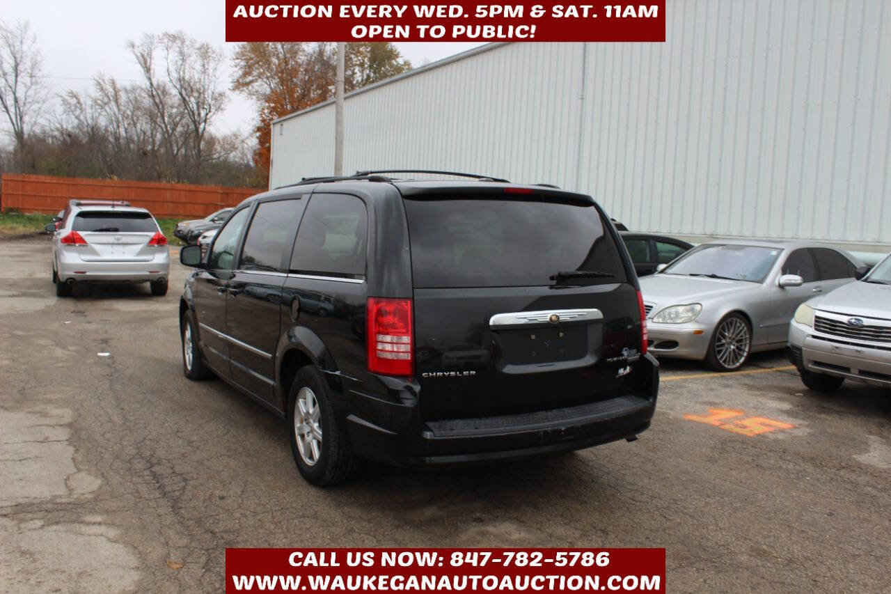 Used 2010 Chrysler Town & Country Touring image 6