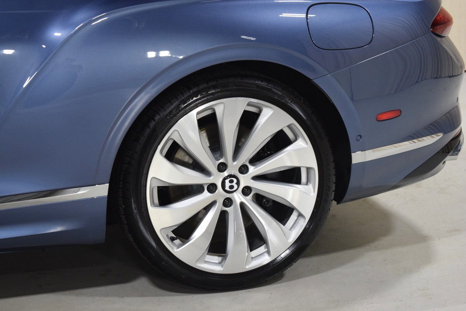 New 2026 Bentley Continental GTC AWD/4WD image 18