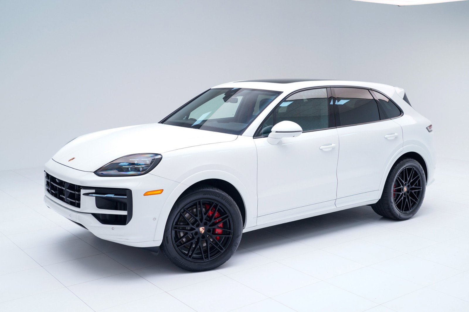Used 2025 Porsche Cayenne S image 1