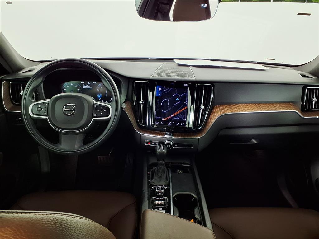 Used 2021 Volvo XC60 T5 Momentum w/ Advanced Package image 14