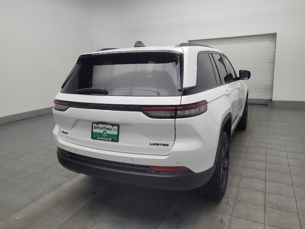 Used 2023 Jeep Grand Cherokee Limited w/ Black Appearance Package AWD/4WD image 9