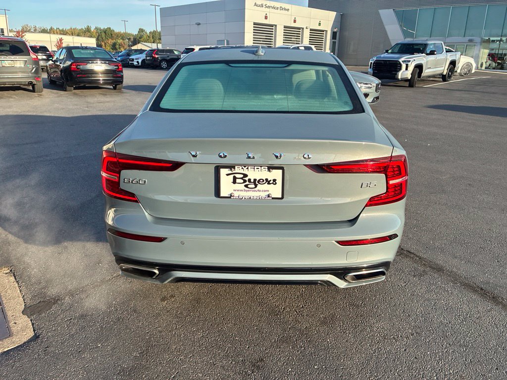 Used 2022 Volvo S60 B5 Momentum w/ Premium Package FWD image 4