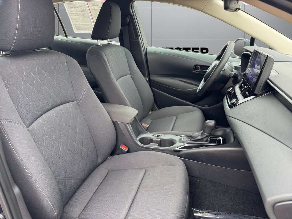 Used 2025 Toyota Corolla LE FWD image 17