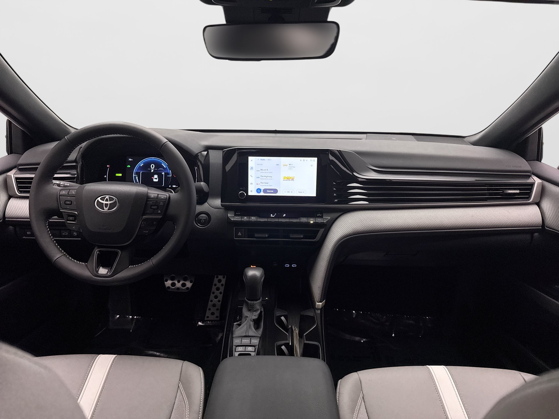 Used 2025 Toyota Camry SE w/ Convenience Package FWD image 14