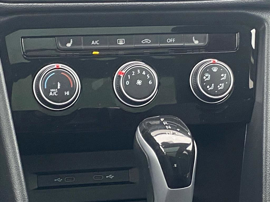 Certified 2023 Volkswagen Taos SE w/ Panoramic Sunroof Package image 10