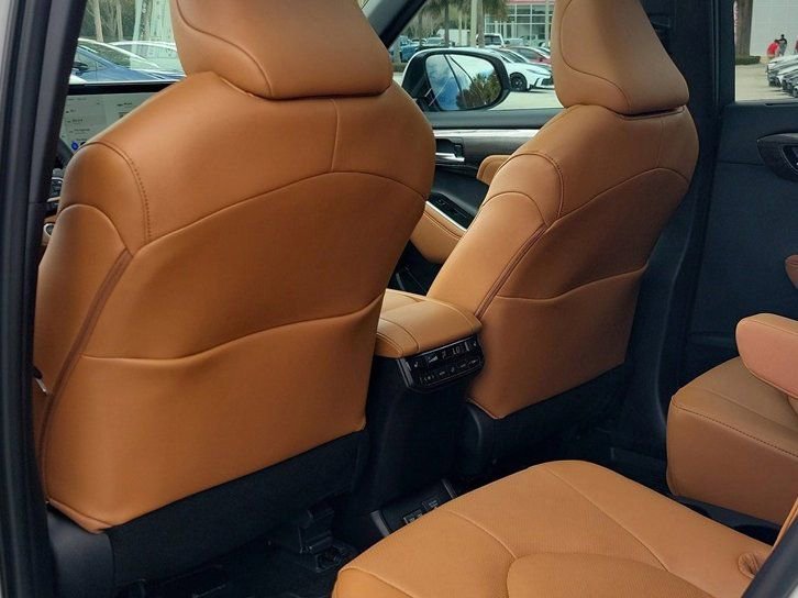 New 2026 Toyota Highlander Platinum AWD/4WD image 11