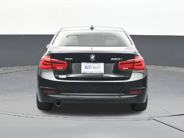 Used 2018 BMW 320i xDrive Sedan AWD/4WD image 11