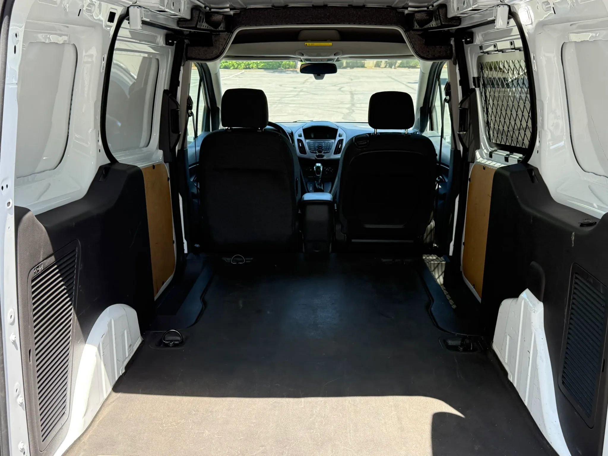 Used 2018 Ford Transit Connect XLT FWD image 3