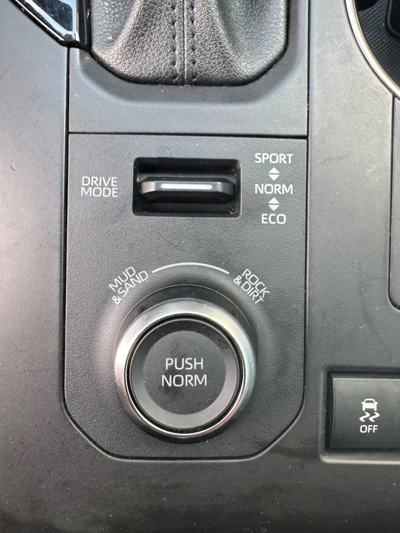 Used 2021 Toyota Highlander XSE AWD/4WD image 13
