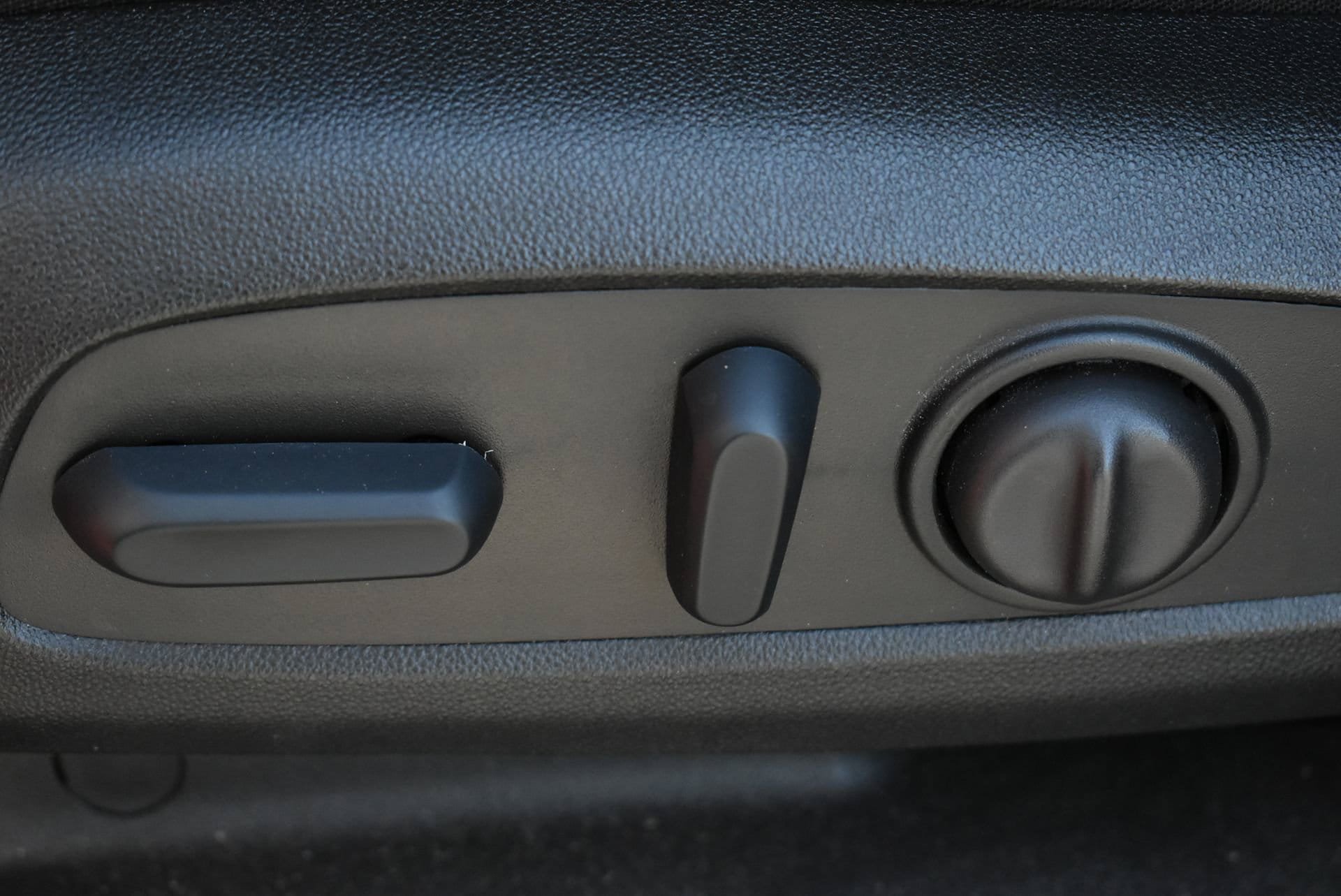 Used 2023 GMC Terrain SLE w/ Driver Convenience Package FWD image 14