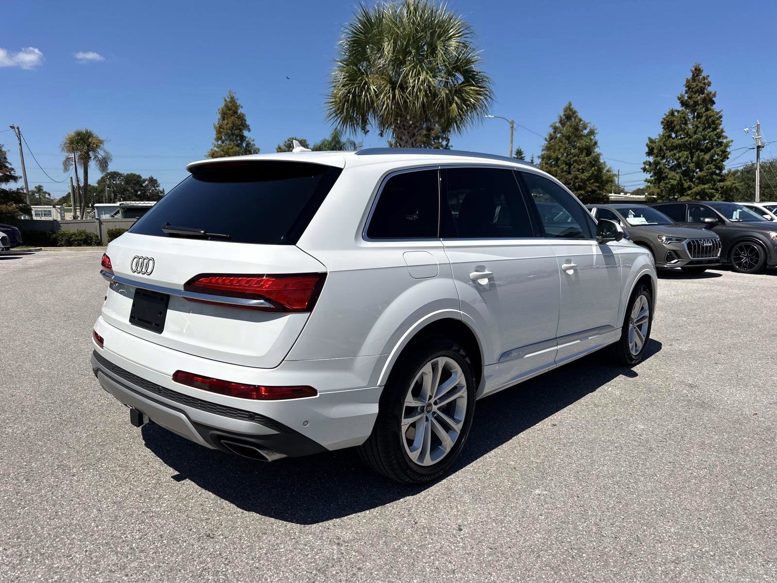 Certified 2025 Audi Q7 3.0T Premium w/ Convenience Package image 4