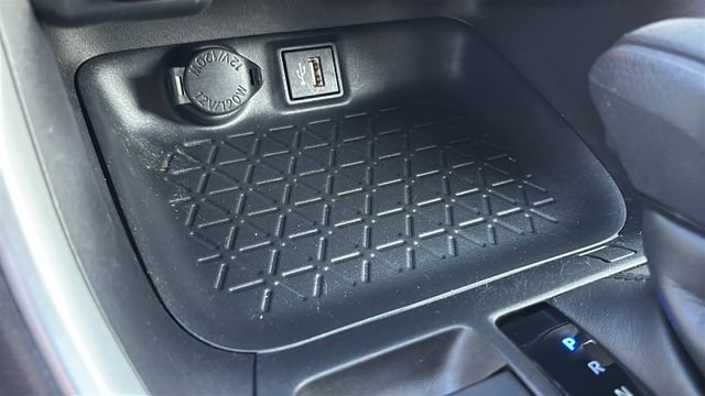 Used 2025 Toyota RAV4 LE AWD/4WD image 22